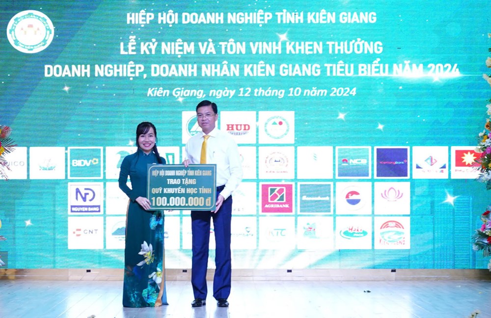 Kiên Giang tôn vinh khen thưởng doanh nghiệp, doanh nhân tiêu biểu - ảnh 2