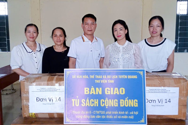 Xây dựng tủ sách cộng đồng các xã vùng đồng bào dân tộc thiểu số - ảnh 2