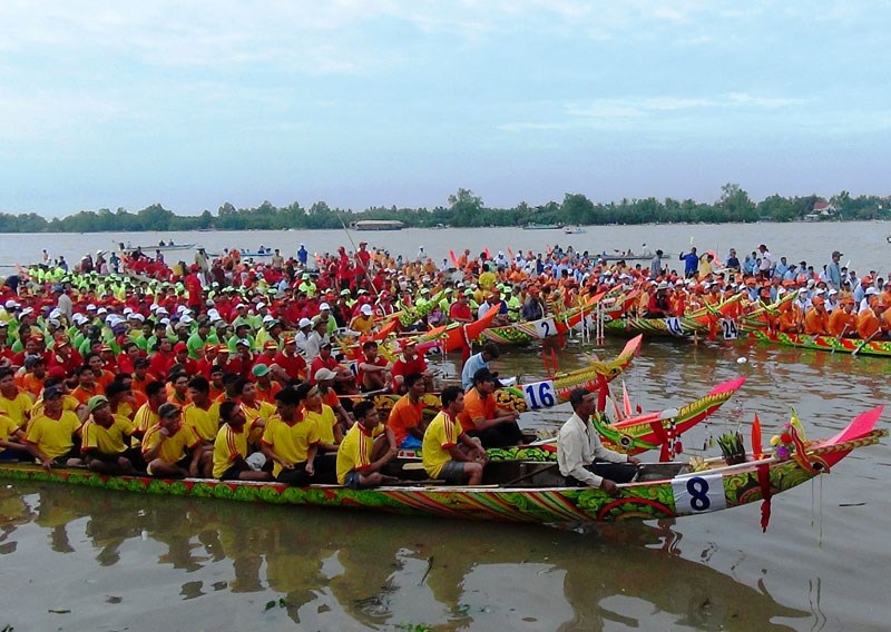 Nhiều hoạt động tại Ngày hội đồng bào Khmer và lễ hội Nghinh Ông ở Kiên Giang - ảnh 1