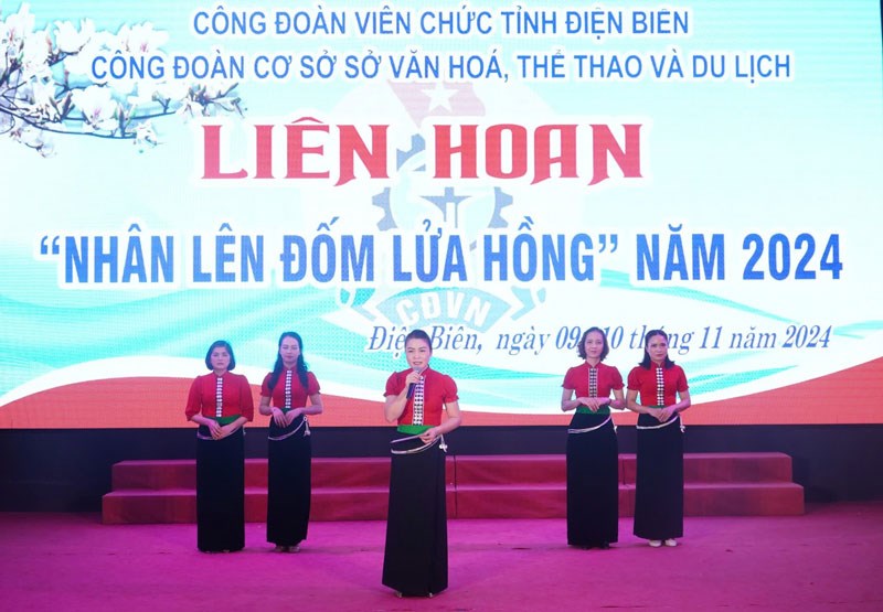 Sôi nổi hội thi Liên hoan “Nhân lên đốm lửa hồng” - ảnh 3