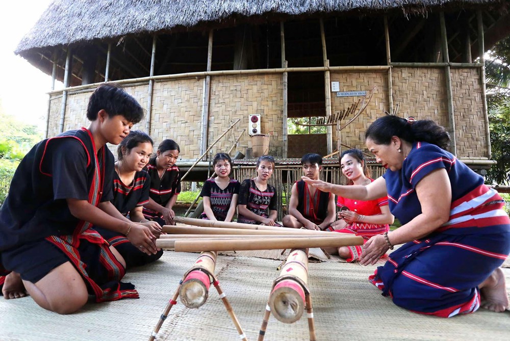 Người đảng viên dân tộc Xơ Đăng nặng lòng với bảo tồn, phát huy văn hóa truyền thống - ảnh 4