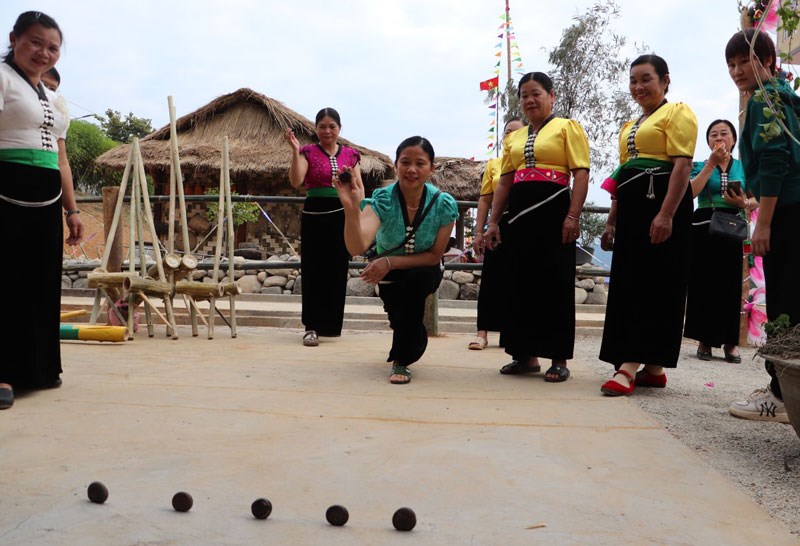 “Về miền Đỗ Quyên” khám phá bản sắc văn hóa các dân tộc ở Tam Đường - ảnh 5