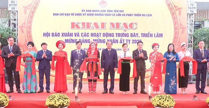 Yên Bái khai mạc Hội Báo Xuân mừng Đảng, mừng Xuân Ất Tỵ 2025 - ảnh 1