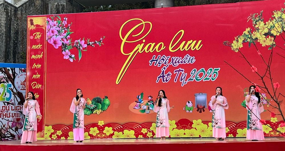 Tưng bừng “Hội Xuân Ất Tỵ” chào đón năm mới ở Điện Biên - ảnh 1