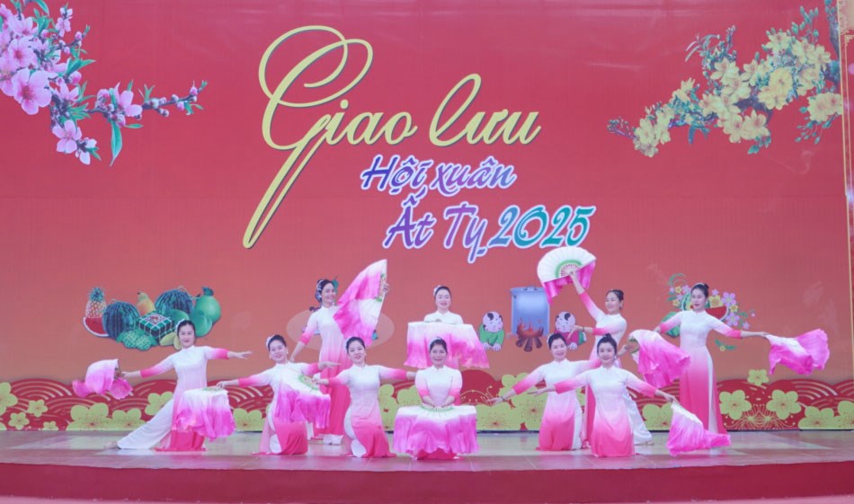 Tưng bừng “Hội Xuân Ất Tỵ” chào đón năm mới ở Điện Biên - ảnh 2