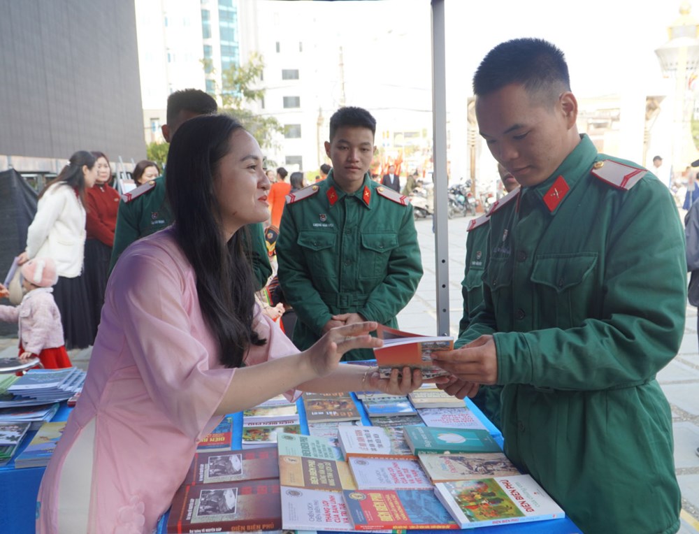 Tưng bừng “Hội Xuân Ất Tỵ” chào đón năm mới ở Điện Biên - ảnh 3