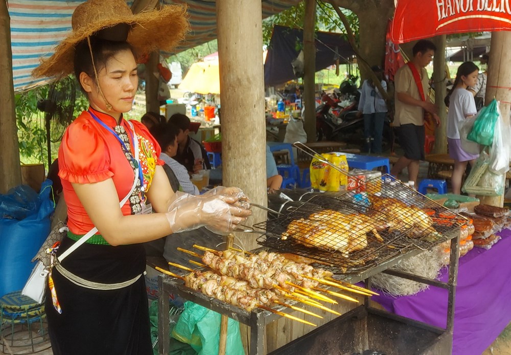 Phiên chợ Sắc màu non nước Cao Bằng hút khách  - ảnh 3