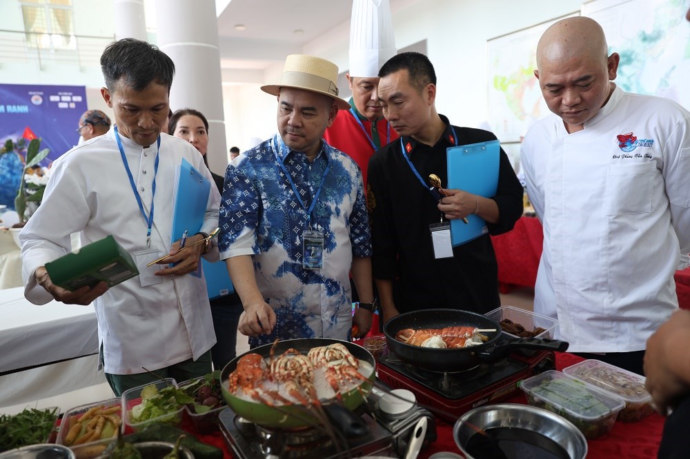 Nghiêm túc rút kinh nghiệm để Lễ hội sẽ trở thành sự kiện văn hoá, du lịch, ẩm thực của Cam Ranh - ảnh 6