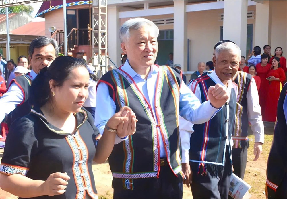 Phó Thủ tướng Thường trực Chính phủ Nguyễn Hòa Bình dự Ngày hội Đại đoàn kết tại Gia Lai - ảnh 2