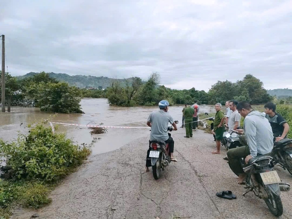 Gia Lai: Hơn 300 hộ dân bị nước lũ cô lập - ảnh 1