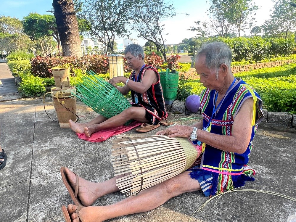 Ấn tượng Cuộc thi đan lát, dệt thổ cẩm và “Tay nghề ẩm thực du lịch truyền thống” - ảnh 3