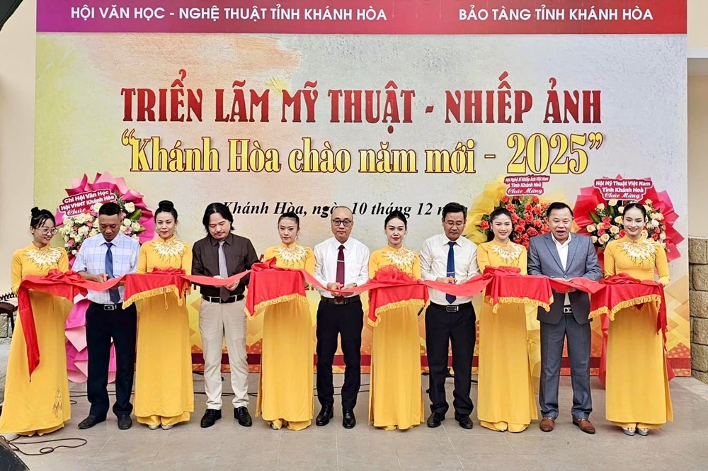 Triển lãm Mỹ thuật - Nhiếp ảnh “Khánh Hòa chào năm mới 2025” - ảnh 1