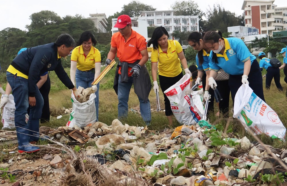 3.150 VĐV tham gia Giải “Nha Trang Night Run Sanvinest - Báo Khánh Hòa 2024” - ảnh 5