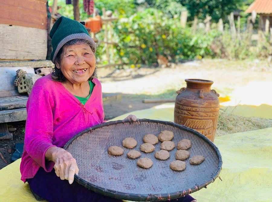 Cụ bà dành cả đời để lưu giữ men rượu cần truyền thống của dân tộc - ảnh 1