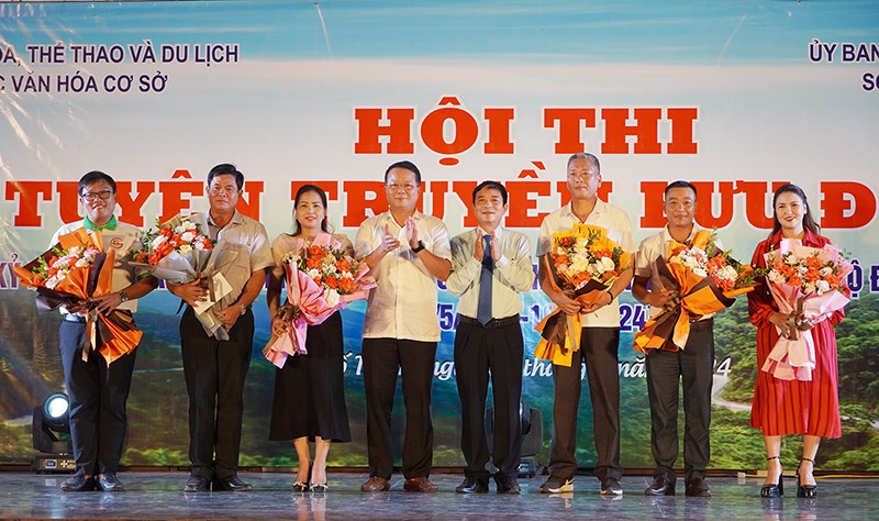 Lưu diễn tuyên truyền lưu động kỷ niệm 65 năm Ngày mở đường Hồ Chí Minh tại Quảng Bình - ảnh 1