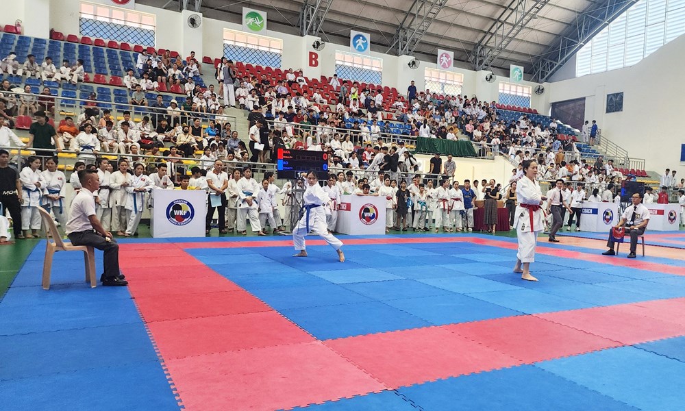 600 võ sinh tranh tài tại giải Karate các CLB Quảng Bình mở rộng - ảnh 1