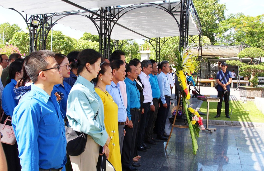 Tri ân các anh hùng liệt sĩ yên nghỉ tại Quảng Trị - ảnh 4
