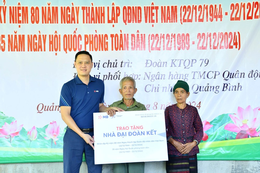 Bàn giao nhà Đại đoàn kết cho 3 hộ nghèo đồng bào Bru - Vân Kiều - ảnh 3