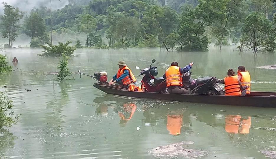 Bộ đội giúp đồng bào Rục, Mày khắc phục hậu quả mưa lũ - ảnh 2