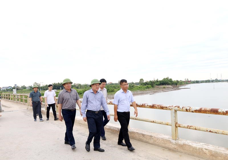 Hạn chế phương tiện lưu thông qua cầu sông Thai - ảnh 2