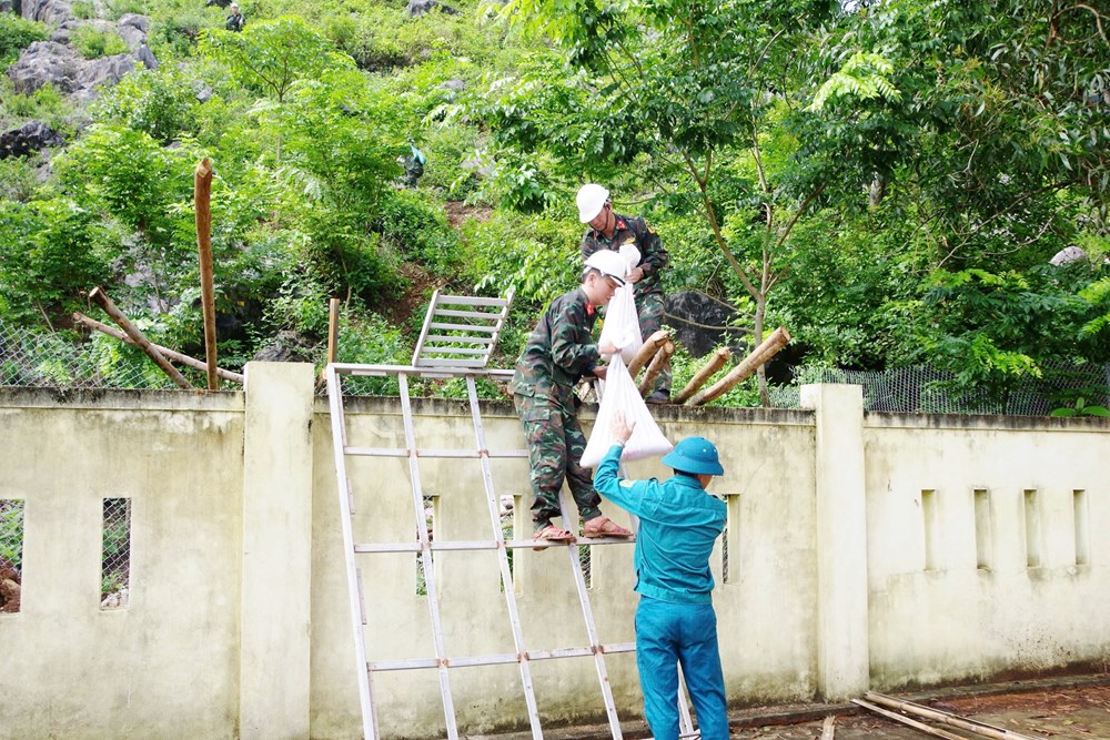 Xử lý khối đá nặng 300 tấn có nguy cơ sạt lở ở Phong Nha - ảnh 4