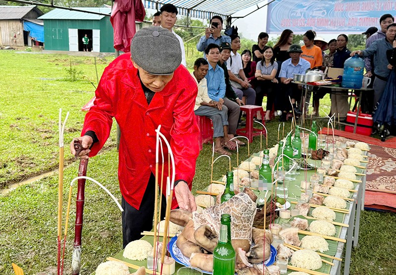 Phục dựng lễ cúng giang sơn của đồng bào Rục dân tộc Chứt - ảnh 1