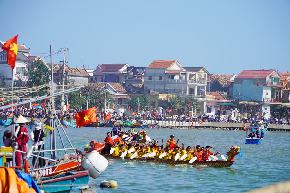 Hào hứng lễ hội đua thuyền trên sông Lý Hoà - ảnh 1