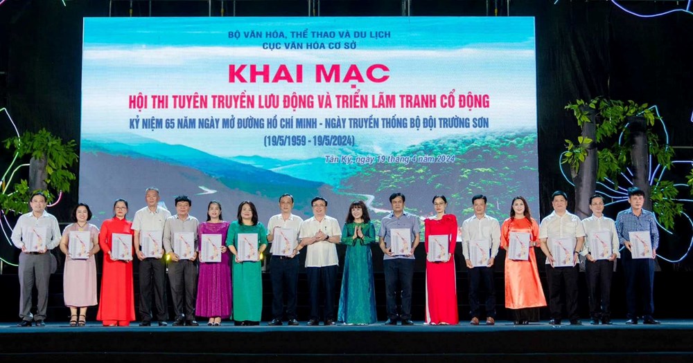 Khai mạc Hội thi tuyên truyền lưu động kỷ niệm 65 năm ngày mở đường Hồ Chí Minh - ảnh 4