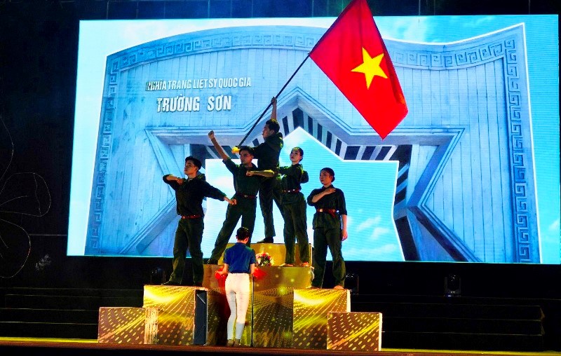 Khai mạc Hội thi tuyên truyền lưu động kỷ niệm 65 năm ngày mở đường Hồ Chí Minh - ảnh 7