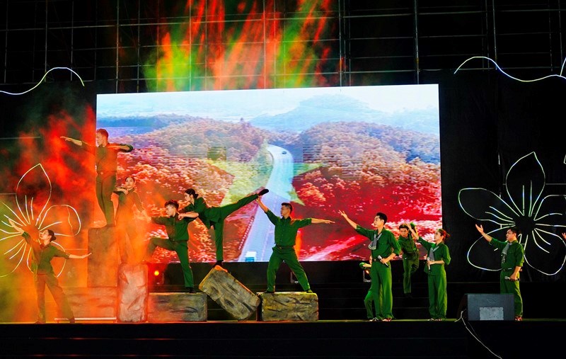 Khai mạc Hội thi tuyên truyền lưu động kỷ niệm 65 năm ngày mở đường Hồ Chí Minh - ảnh 8