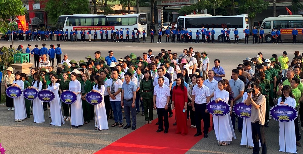 Lễ xuất quân tuyên truyền kỷ niệm 65 năm Ngày mở đường Hồ Chí Minh - Ngày truyền thống Bộ đội Trường Sơn - ảnh 2
