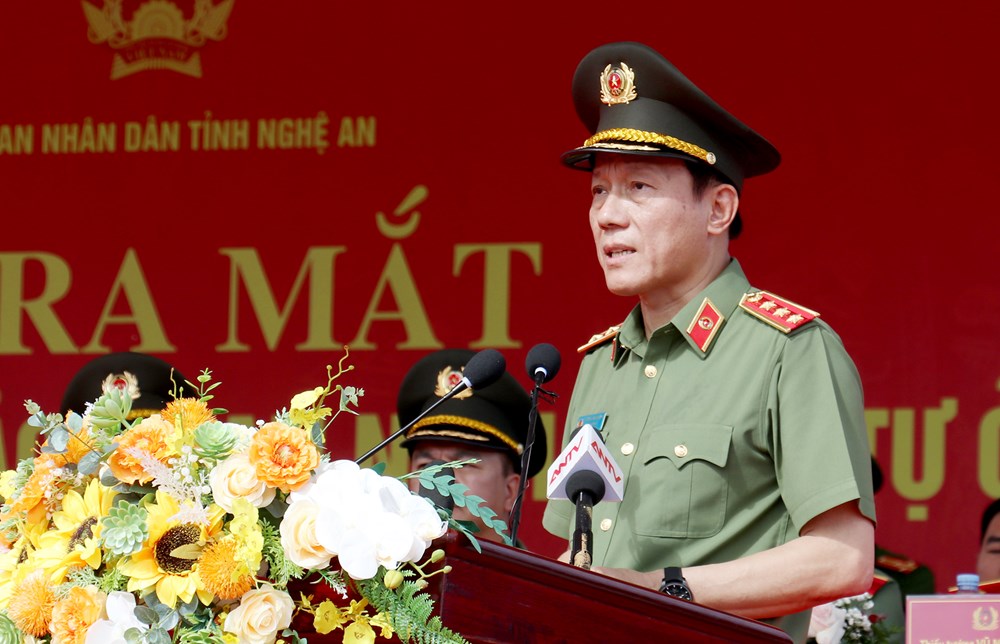 Bộ trưởng Bộ Công an dự Lễ ra mắt lực lượng tham gia bảo vệ an ninh, trật tự ở cơ sở tại Nghệ An - ảnh 1