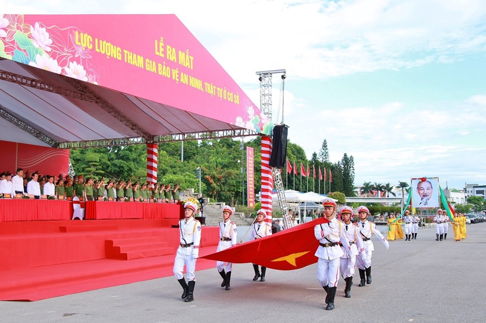 Bộ trưởng Bộ Công an dự Lễ ra mắt lực lượng tham gia bảo vệ an ninh, trật tự ở cơ sở tại Nghệ An - ảnh 2