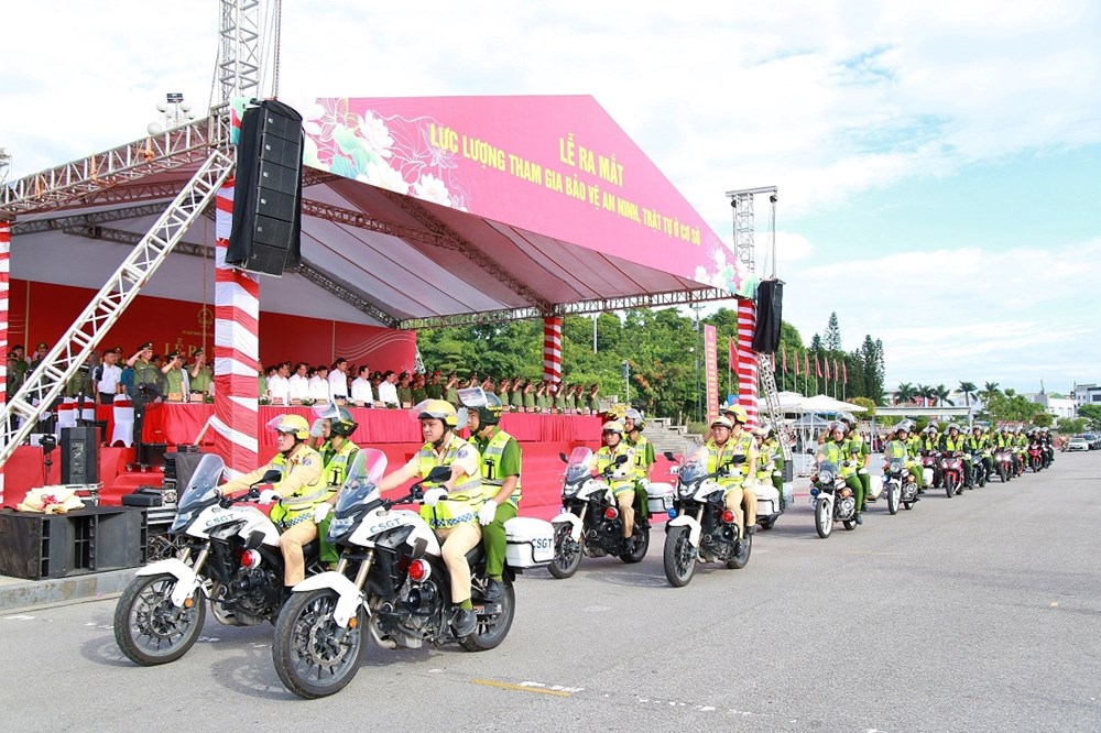 Bộ trưởng Bộ Công an dự Lễ ra mắt lực lượng tham gia bảo vệ an ninh, trật tự ở cơ sở tại Nghệ An - ảnh 3