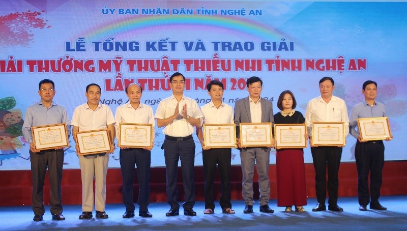 32 tác phẩm đoạt giải tại Giải thưởng Mỹ thuật thiếu nhi tỉnh Nghệ An năm 2024 - ảnh 2