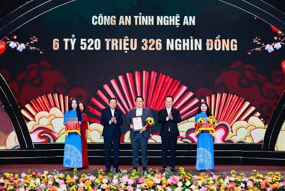 “Nghĩa tình dòng Lam” kêu gọi 132 tỉ đồng hỗ trợ người nghèo đón Tết - ảnh 2