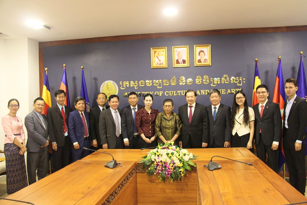 Thứ trưởng Tạ Quang Đông hội đàm với Bộ trưởng Bộ Văn hóa và Nghệ thuật Campuchia - ảnh 6
