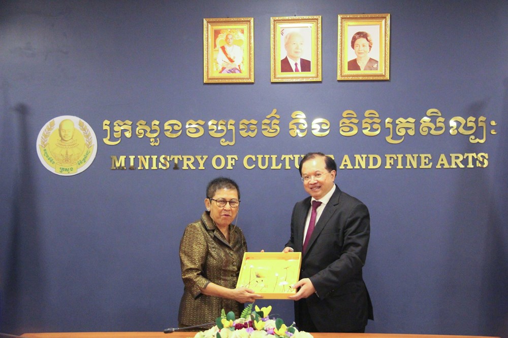Thứ trưởng Tạ Quang Đông hội đàm với Bộ trưởng Bộ Văn hóa và Nghệ thuật Campuchia - ảnh 4