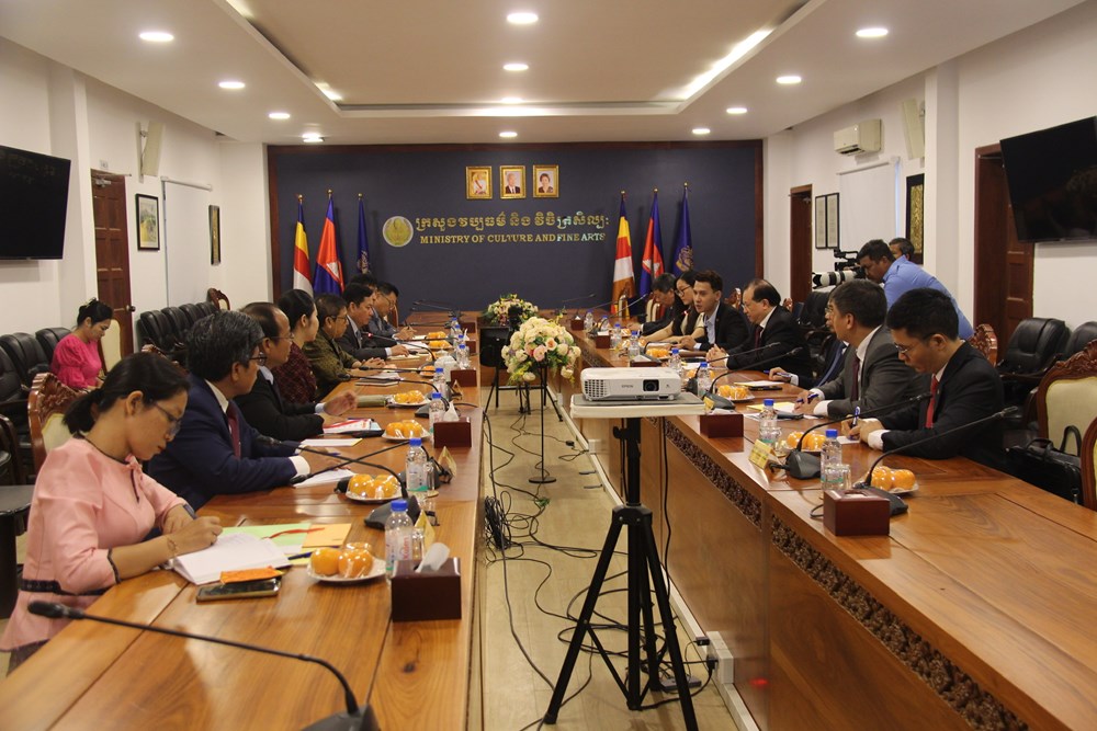 Thứ trưởng Tạ Quang Đông hội đàm với Bộ trưởng Bộ Văn hóa và Nghệ thuật Campuchia - ảnh 3