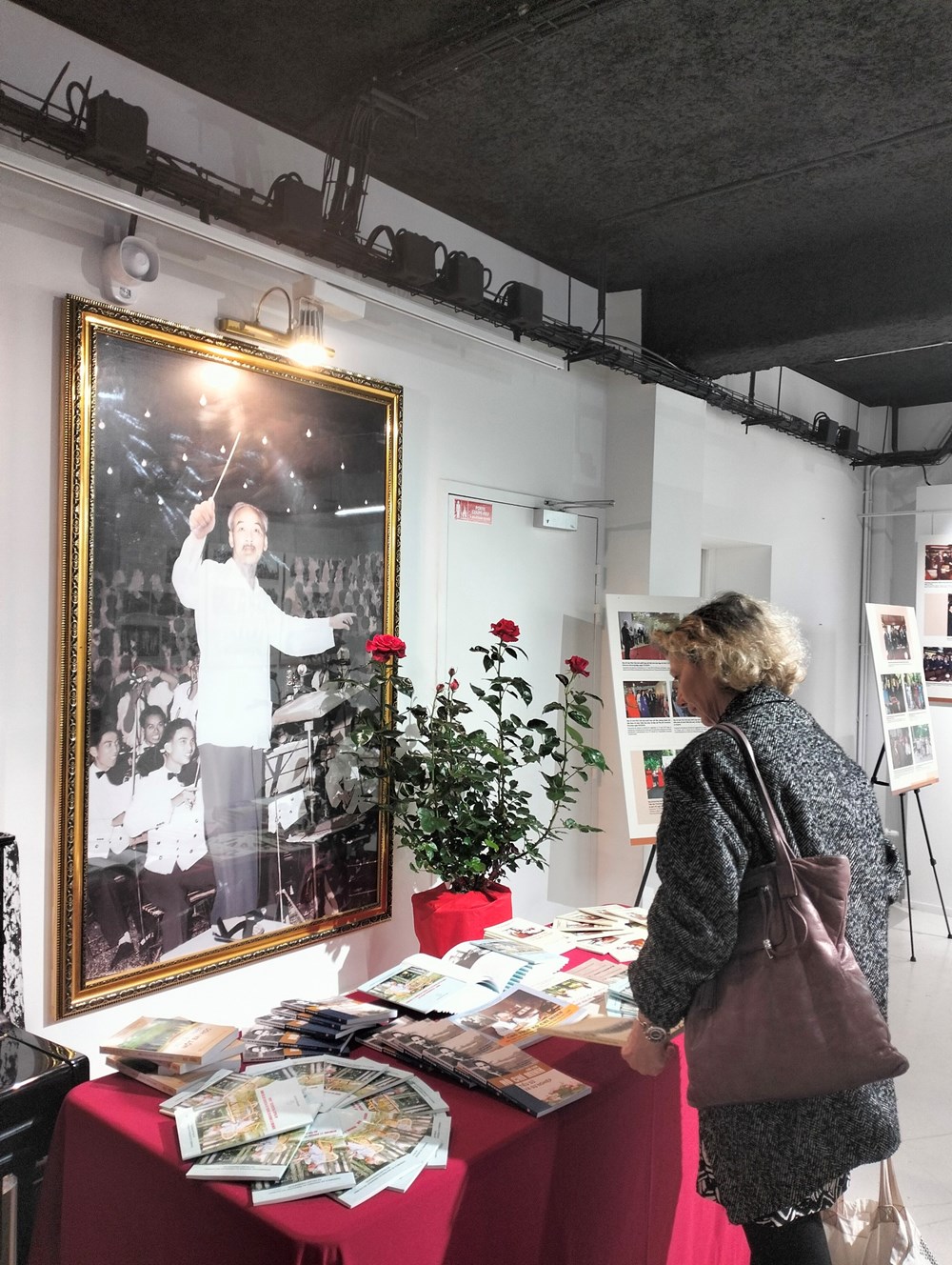 Pháp: Khai mạc triển lãm “Hồ Chí Minh - Khát vọng độc lập dân tộc” - ảnh 5