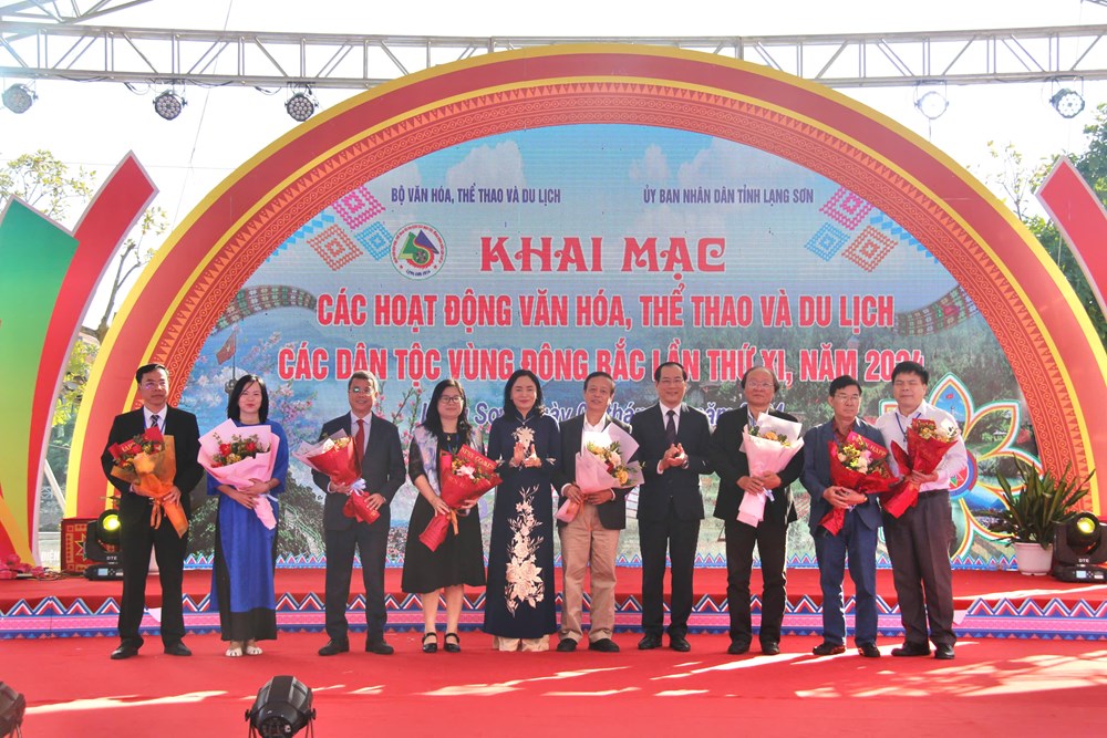 Khai mạc các hoạt động tại Ngày hội VHTTDL các dân tộc vùng Đông Bắc lần thứ XI - ảnh 3