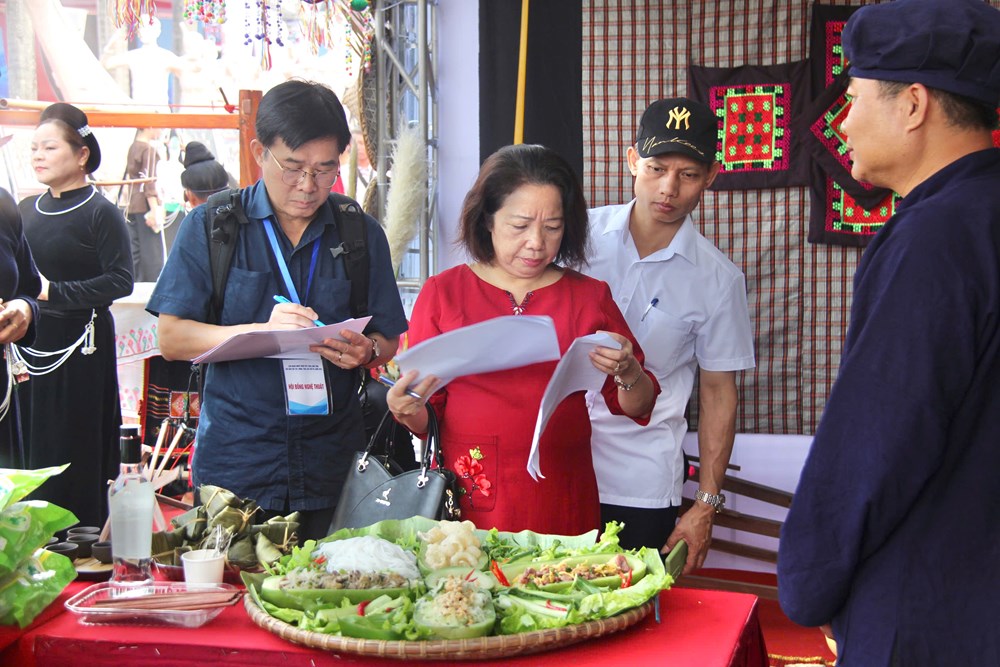 Hấp dẫn cuộc thi trưng bày, chế biến và giới thiệu văn hoá ẩm thực truyền thống các dân tộc Tày, Nùng, Thái - ảnh 1