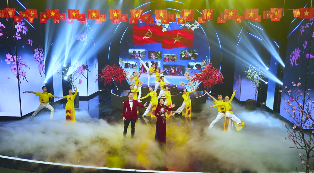 Vạn dặm xuân vui - ảnh 1
