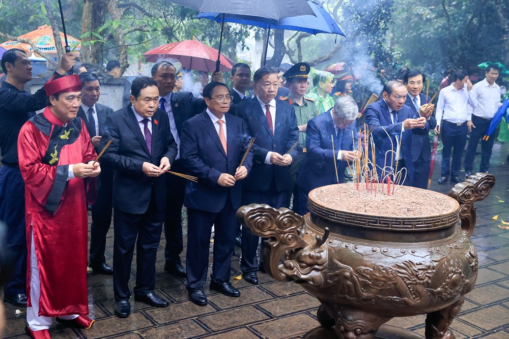 Thủ tướng Phạm Minh Chính dâng hương tưởng niệm các Vua Hùng - ảnh 2