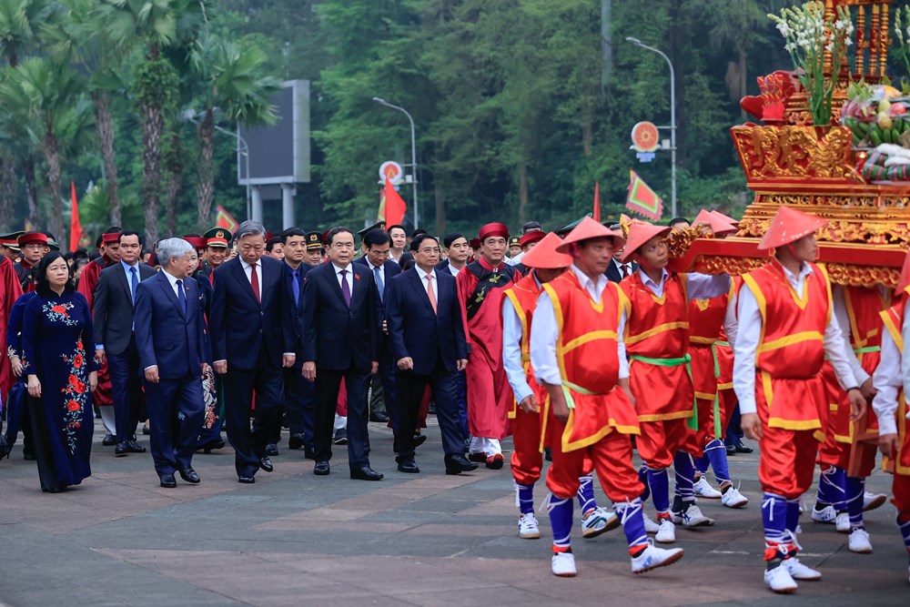 Thủ tướng Phạm Minh Chính dâng hương tưởng niệm các Vua Hùng - ảnh 4
