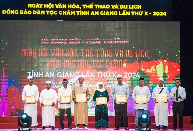 Sôi động Ngày hội Văn hóa, Thể thao và Du lịch đồng bào dân tộc Chăm tỉnh An Giang - ảnh 5