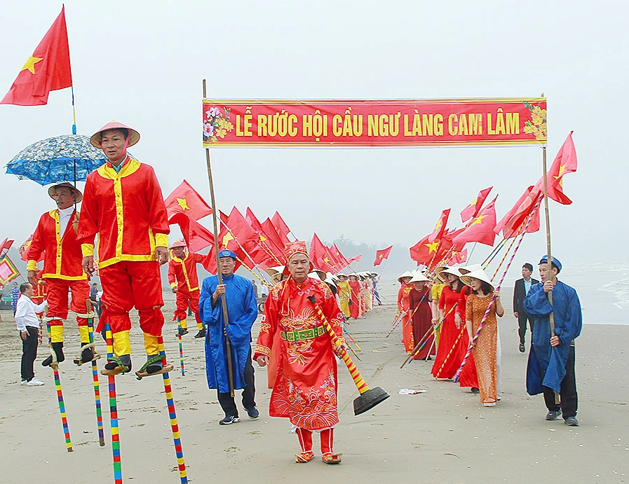 Đón bằng công nhận Di sản văn hóa phi vật thể cấp quốc gia Lễ hội cầu ngư làng Cam Lâm - ảnh 3