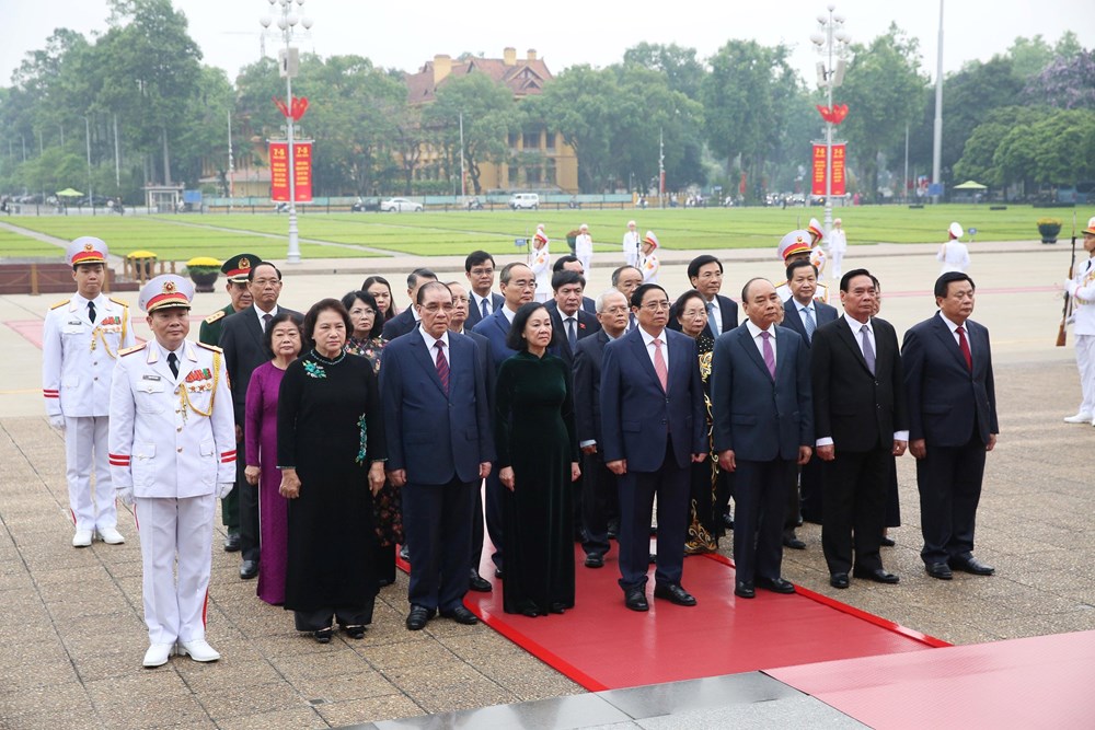 Lãnh đạo Đảng, Nhà nước vào Lăng viếng Chủ tịch Hồ Chí Minh - ảnh 2