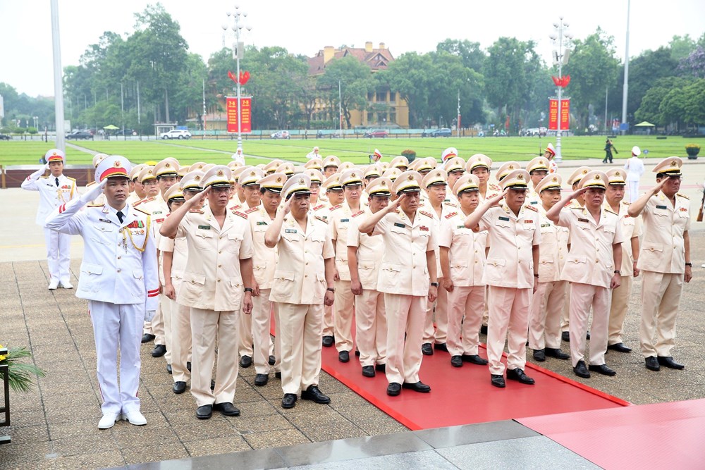 Lãnh đạo Đảng, Nhà nước vào Lăng viếng Chủ tịch Hồ Chí Minh - ảnh 4