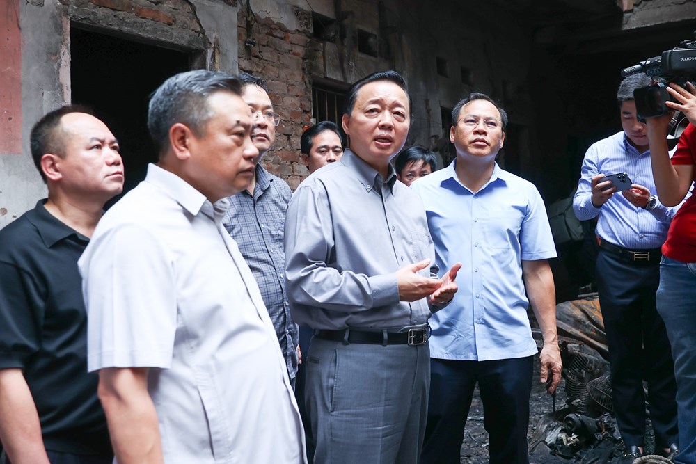Phó Thủ tướng Trần Hồng Hà kiểm tra, chỉ đạo công tác khắc phục hậu quả vụ cháy - ảnh 2